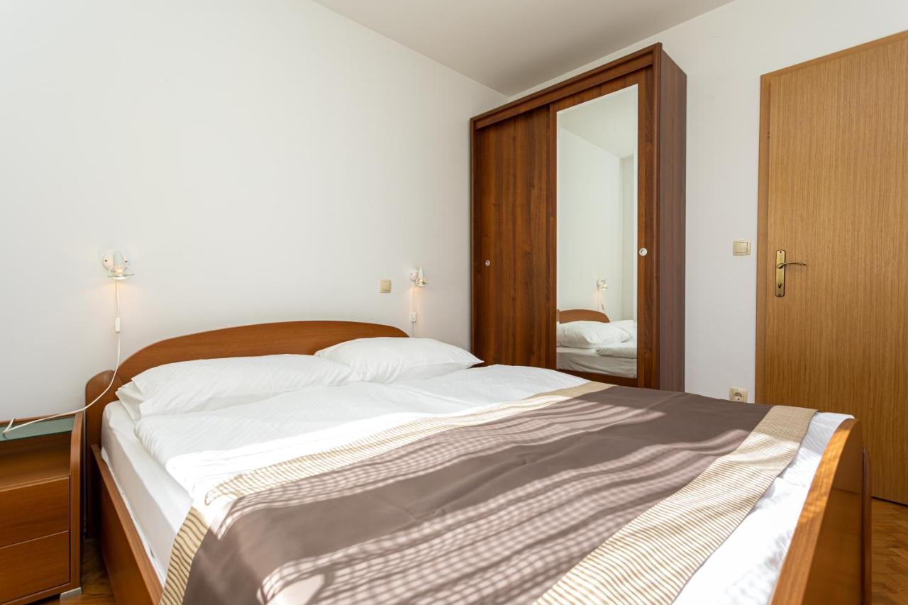 Apartments Crnekovic IV Baska  Luaran gambar